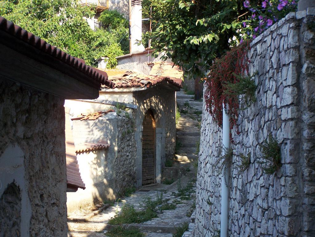 Gasthaus Diavatiko Stemnitsa Exterior foto